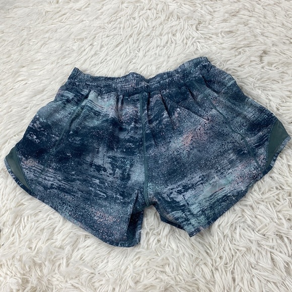 Lululemon Hotty Hot Short II *Long 4" Azurite Mint Tint Multi / Mystic Green - Picture 6 of 7